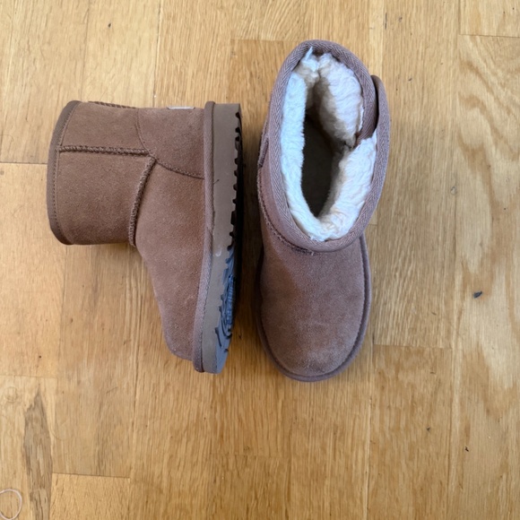Uggs - Picture 4 of 4